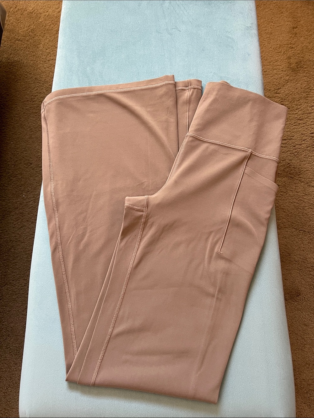 Athleta salutation stash flare legging, size small